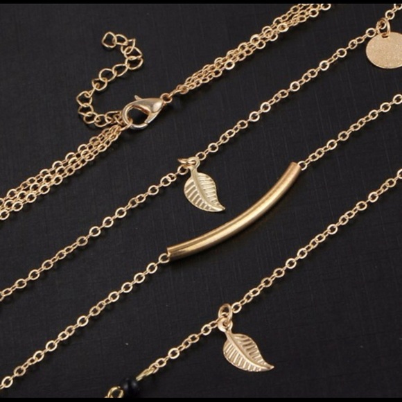 Boho sequin leaf necklace - Picture 5 of 7